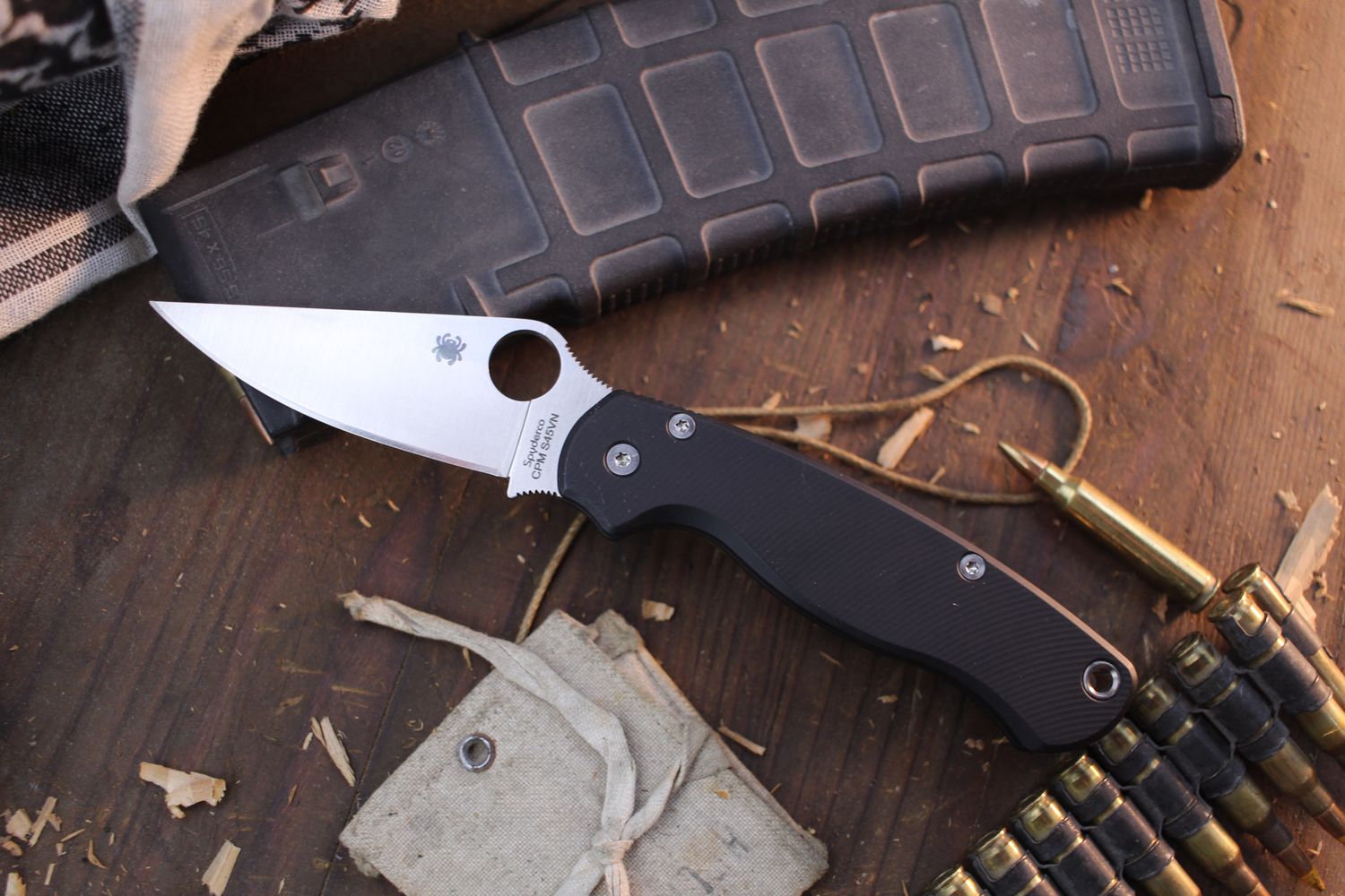Spyderco Paramilitary 2 3.44&quot; Compression Lock Folder / AWT Black Textured Aluminum / Satin S45VN ( Pre Owned )