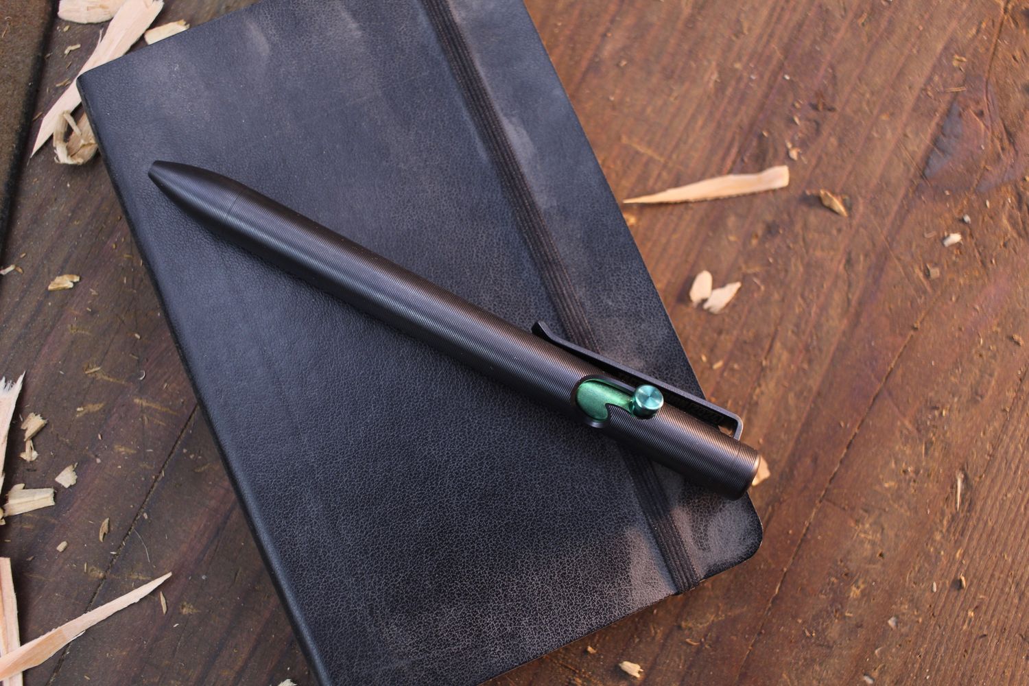 Tactile Turn Short 5.1&quot; Bolt Action Pen / Black DLC &amp; Green Anodized Bolt ( Pre Owned )