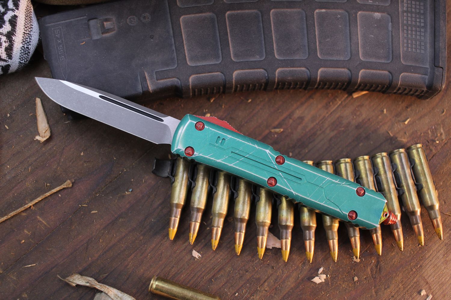 Microtech Signature Series Bounty Hunter Ultratech S/E 3.46&quot; AUTO OTF / Stylized Teal Aluminum / Apocalyptic