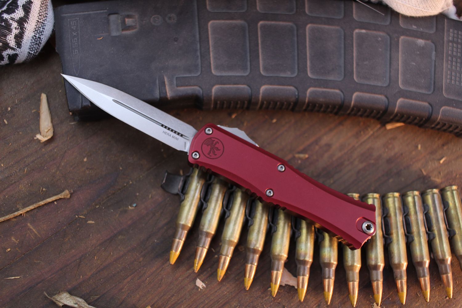 Microtech Mini Hera II D/E 3&quot; OTF AUTO / Merlot Aluminum / Stonewashed Serrated M390MK