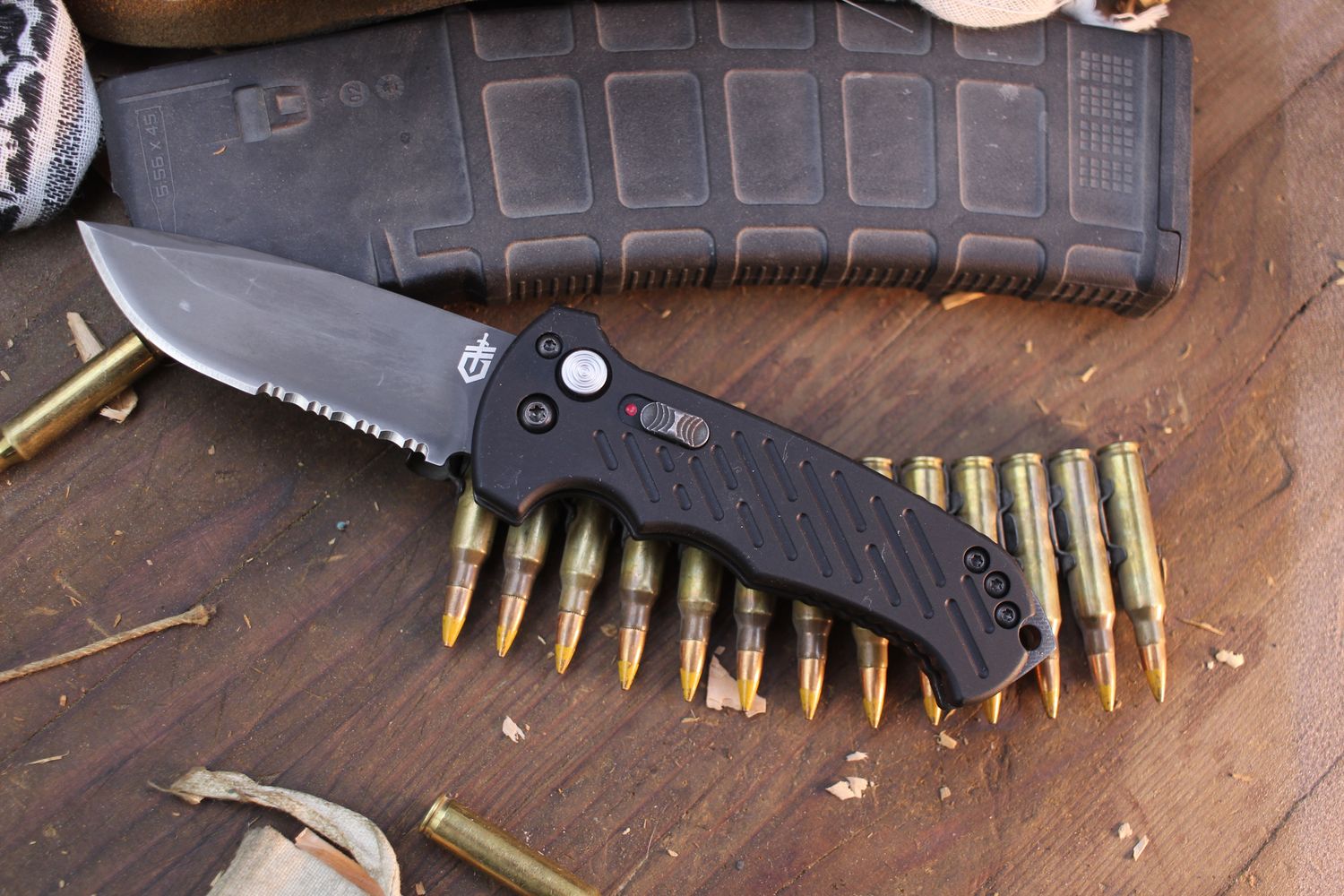 Gerber 06 3.6&quot; Automatic Knife / Black Aluminum / Black Partially Serrated S30V ( Pre Owned )