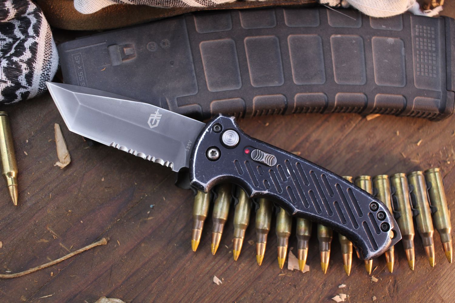 Gerber 06 3.6&quot; T/E Automatic Knife / Black Aluminum / Grey S30V Serrated ( Pre Owned )