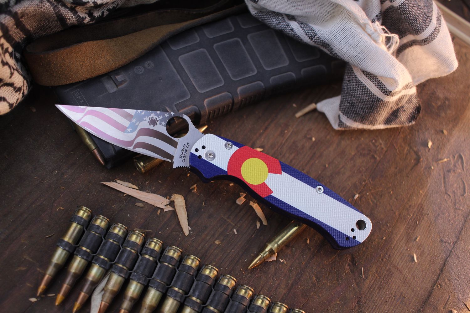 Spyderco Paramilitary 2 3.44&quot; Compression Lock Folder / Colorado Flag G10 / American Flag CPM SPY27 ( Pre Owned )