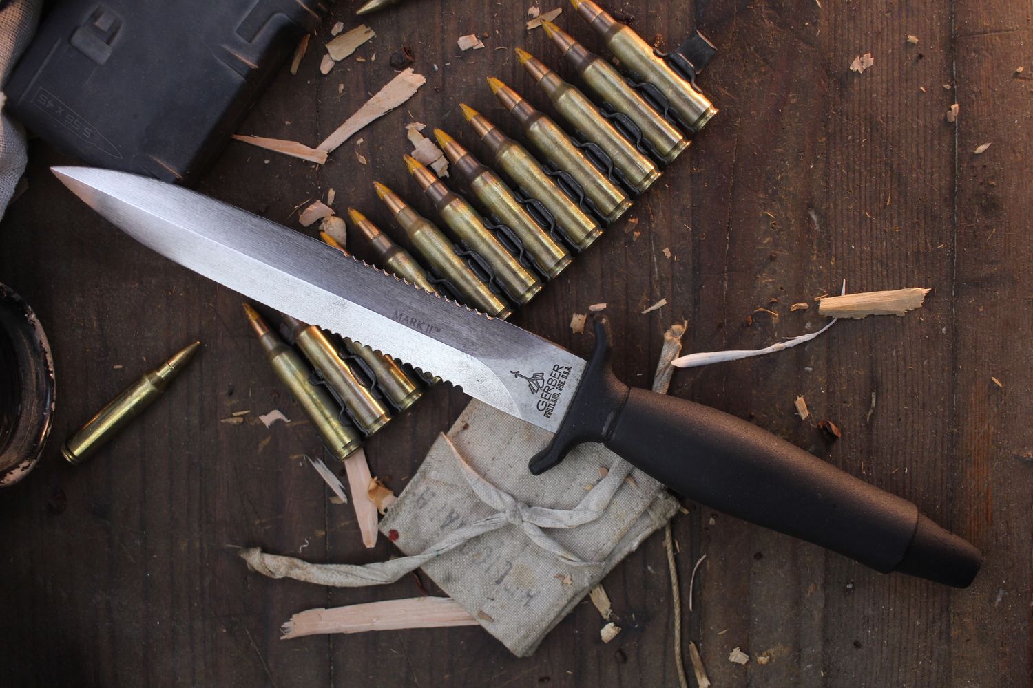 Gerber Classic Mark II BA4 6.75&quot; Fixed Blade / Black Armorhide Aluminum / Partially Serrated Satin 440C ( Pre Owned )