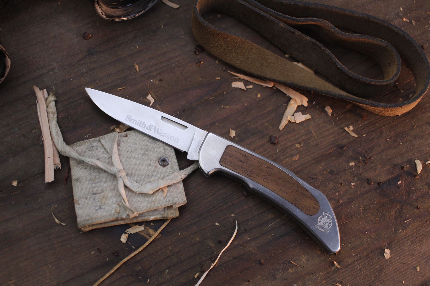 Smith &amp; Wesson Maverick 3.5&quot; Lockback Folder / Rosewood &amp; Stainless Steel / Satin 440C ( Pre Owned )