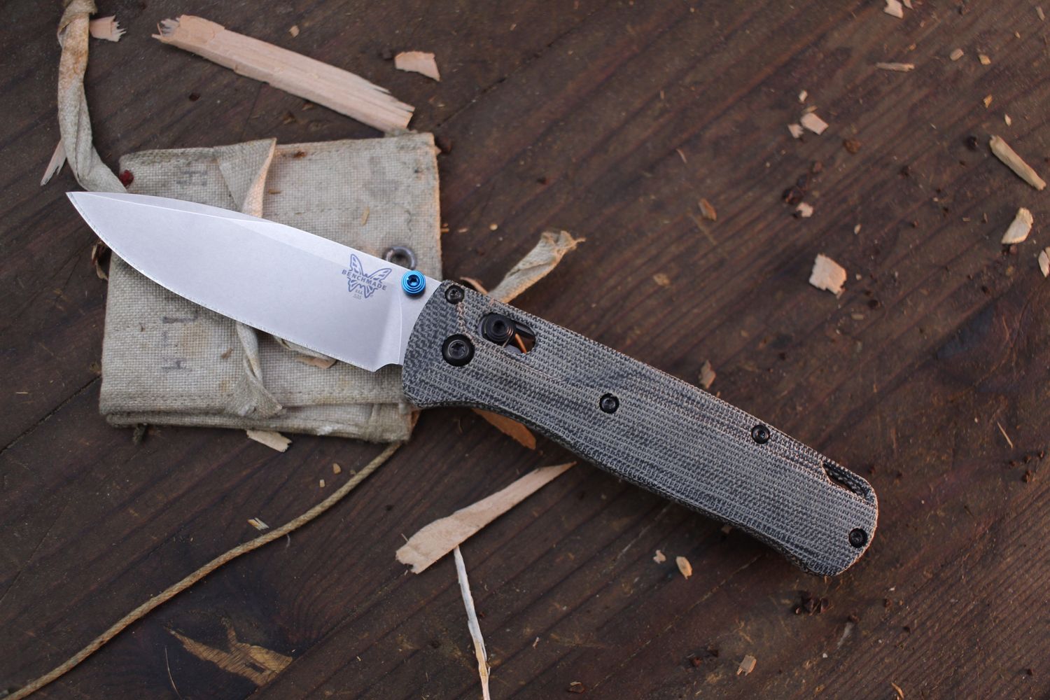 Benchmade Bugout 3.24&quot; AXIS Lock Knife / Flytanium Cross Fade Black Canvas Micarta / Satin S30V