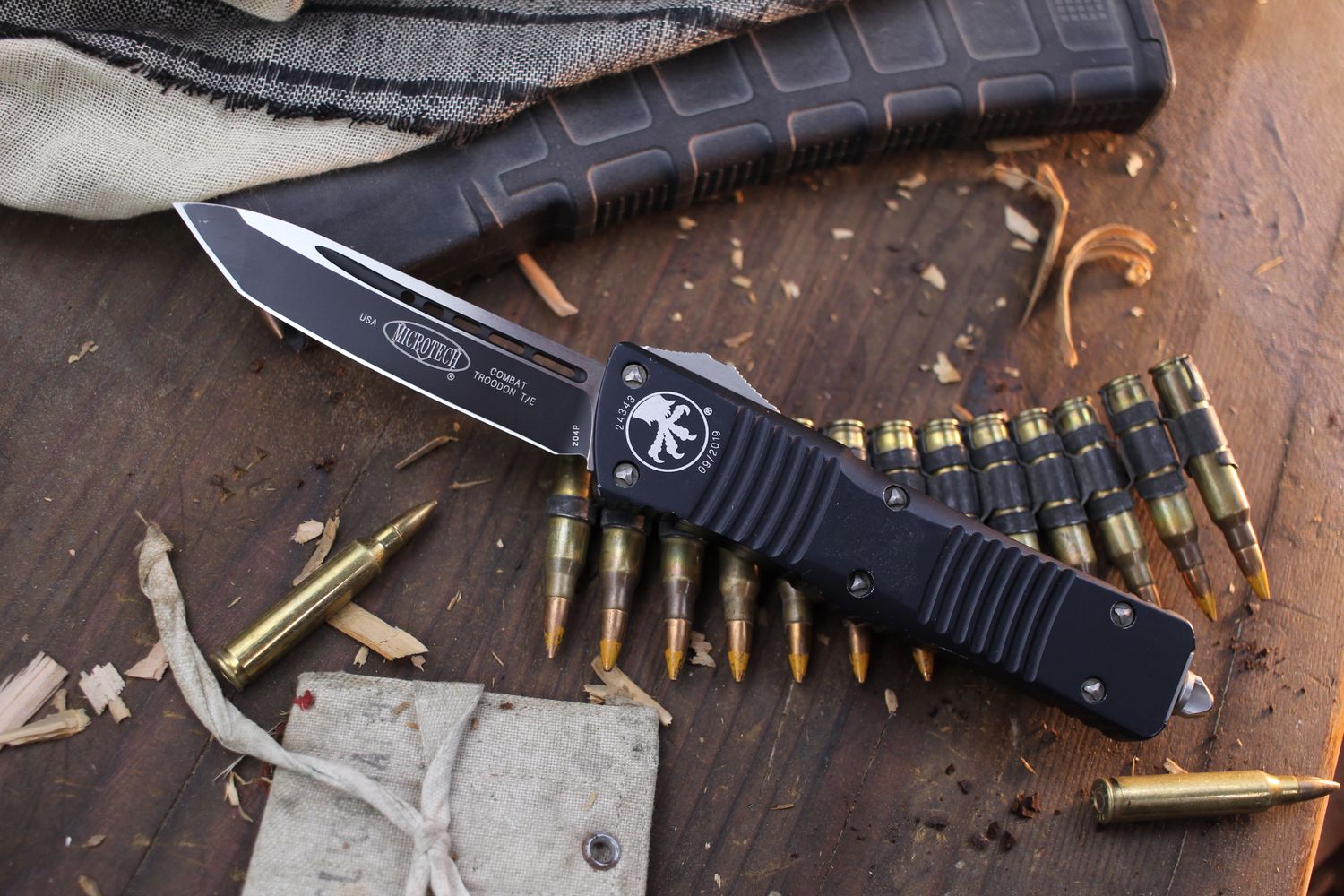 Microtech Combat Troodon 3.8&quot; T/E OTF Automatic Knife / Black Aluminum / Black 204P ( Pre Owned )