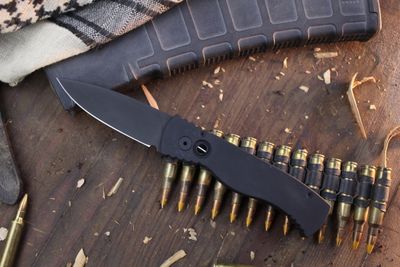 Pro-Tech TR-2 Operator 3.25&quot; Plunge Lock AUTO / Textured &amp; Contoured Black Aluminum /  Black DLC CPM-MagnaCut ( Pre Owned )