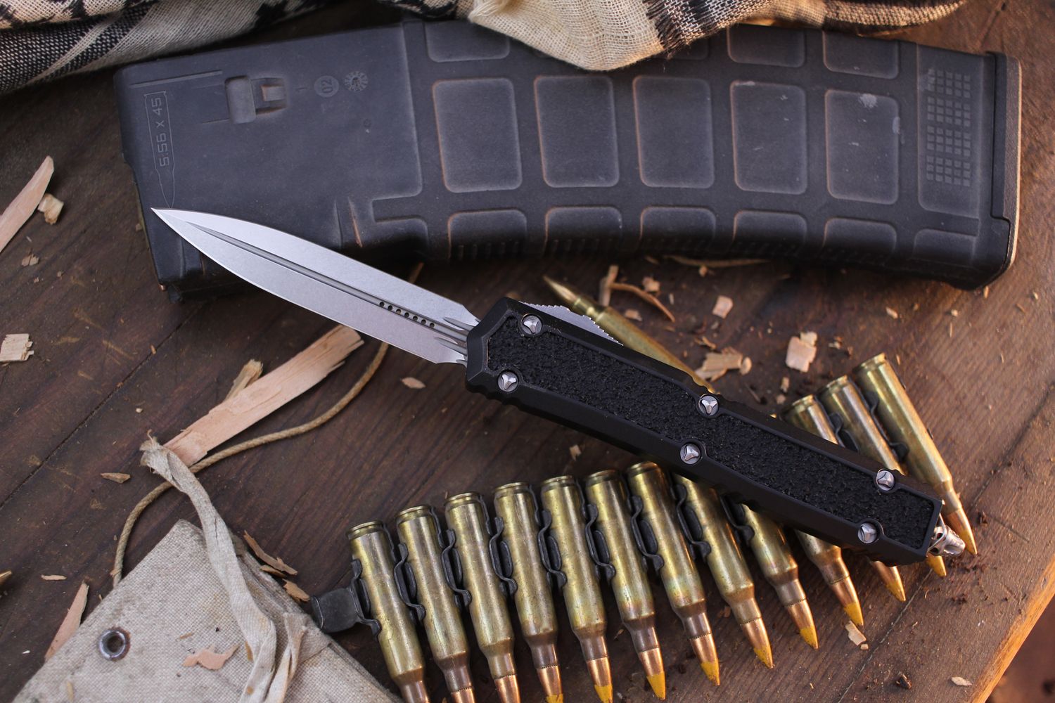 Microtech Signature Series Makora D/E 3.25&quot; OTF Auto / Black With Black Traction Inlays / Stonewash ( Pre Owned )