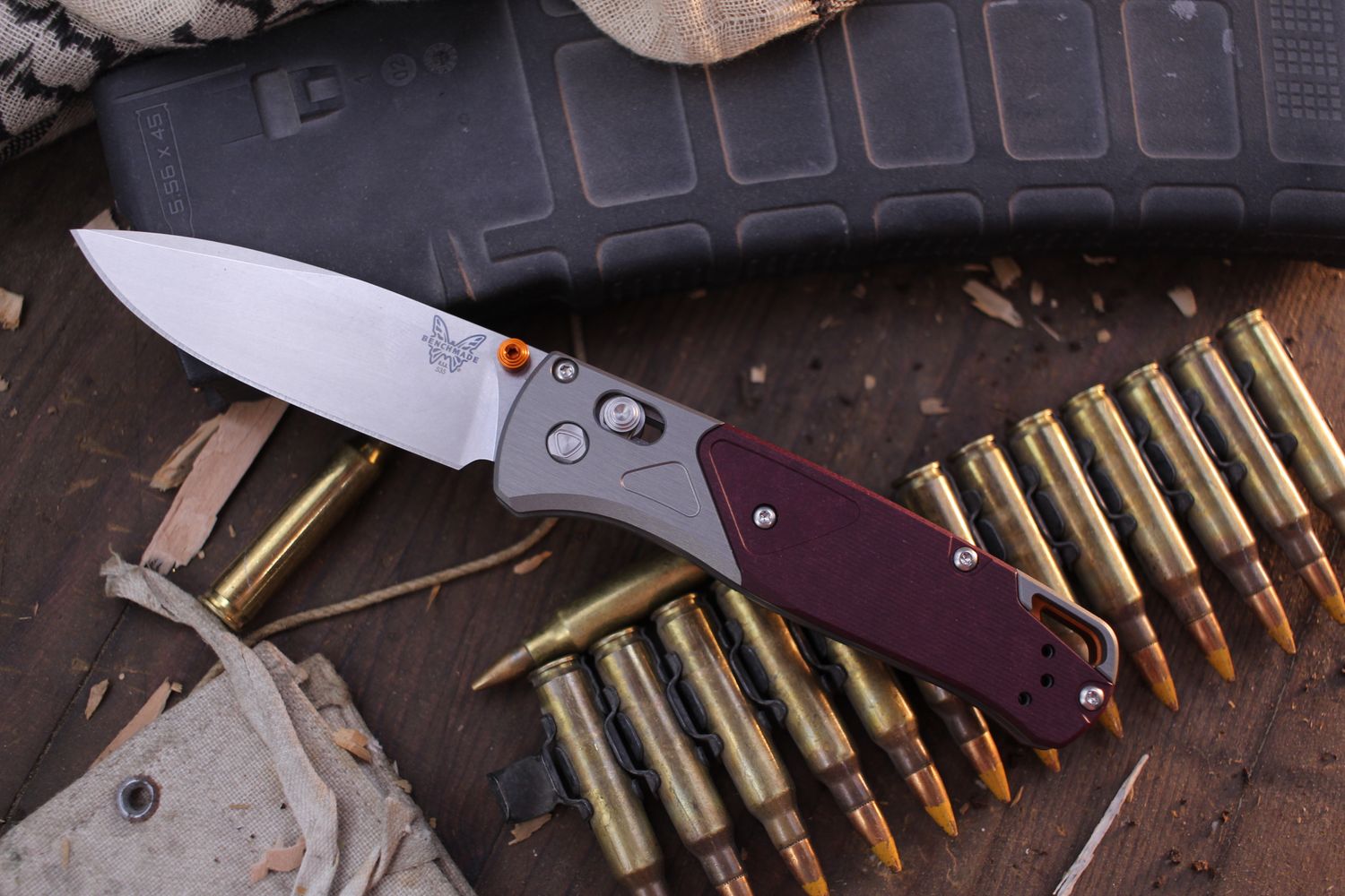 Benchmade Bugout 3.24&quot; AXIS Lock Folder / Aluminum &amp; Redstone Richlite / Stonewashed S90V
