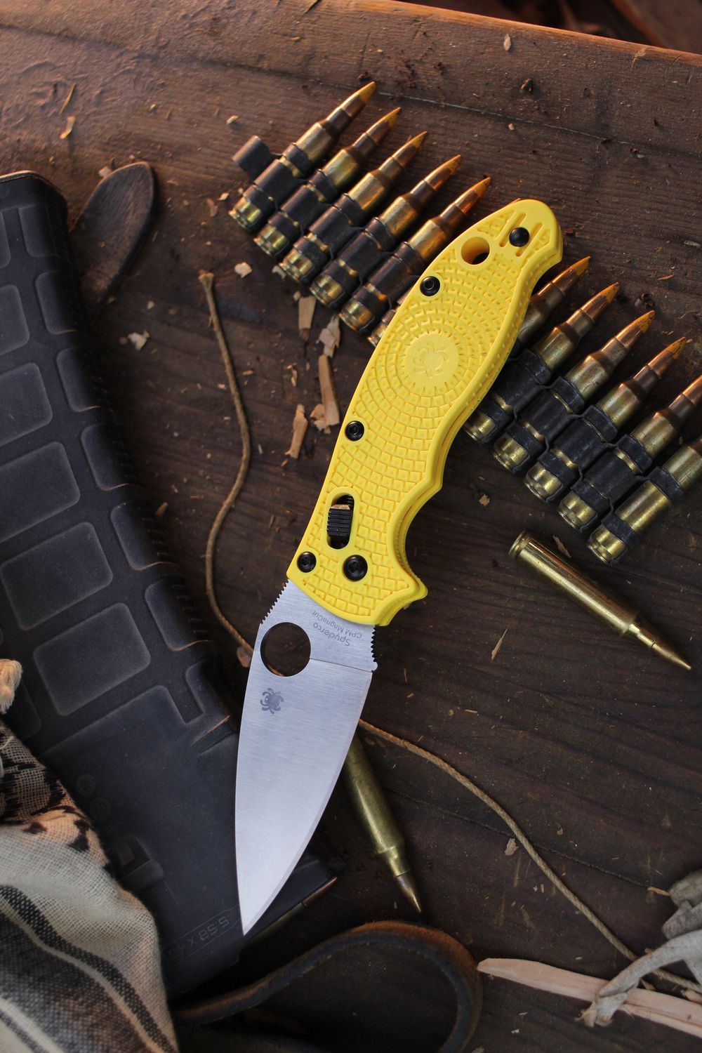 Spyderco Manix 2 Lightweight 3.37&quot; Ball Bearing Lock Folder / Yellow FRN / Satin MagnaCut ( Pre Owned )