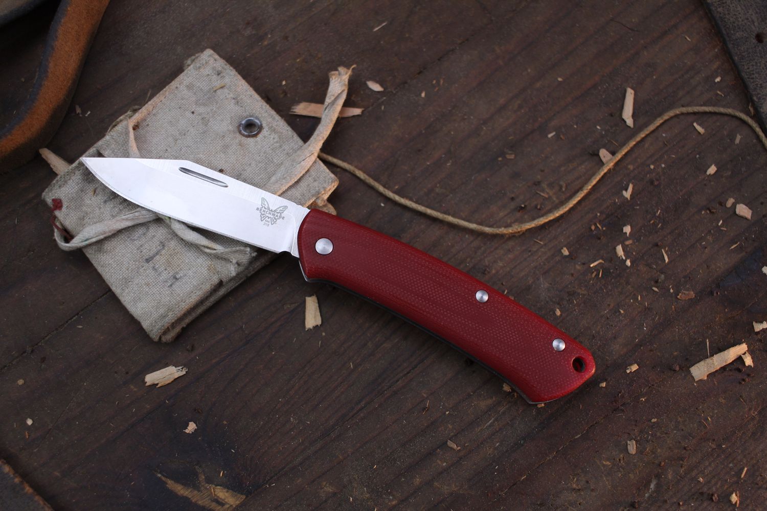 Benchmade Proper 2.8&quot; Slip Joint Folder / Red G-10 / Clip Point Satin S30V  ( Pre Owned )