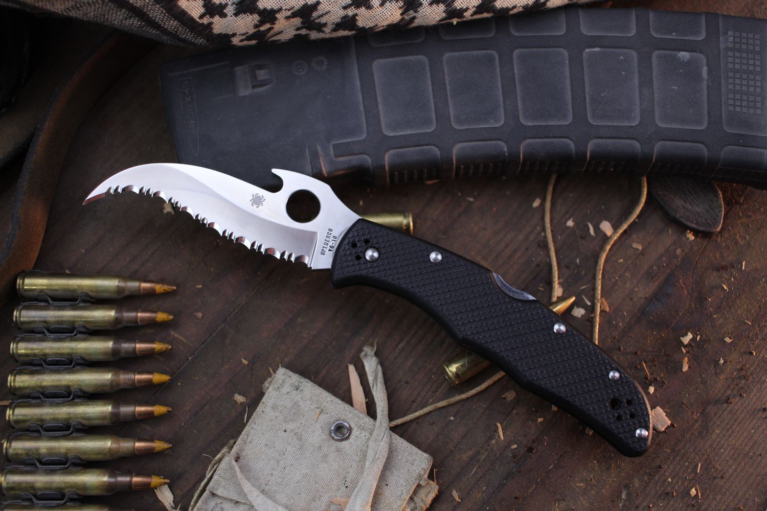 Spyderco Matriarch 2 3.57&quot; Emerson Wave Hook Folder / Black FRN / Satin Serrated VG-10 ( Pre Owned )