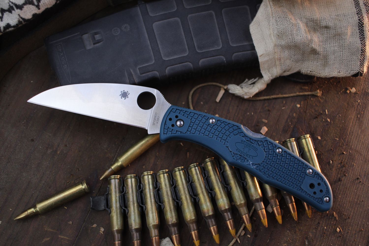 Spyderco Endura 4 3.75&quot; Lockback Folder / Blue FRN / Satin Wharncliffe K390 ( Pre Owned )