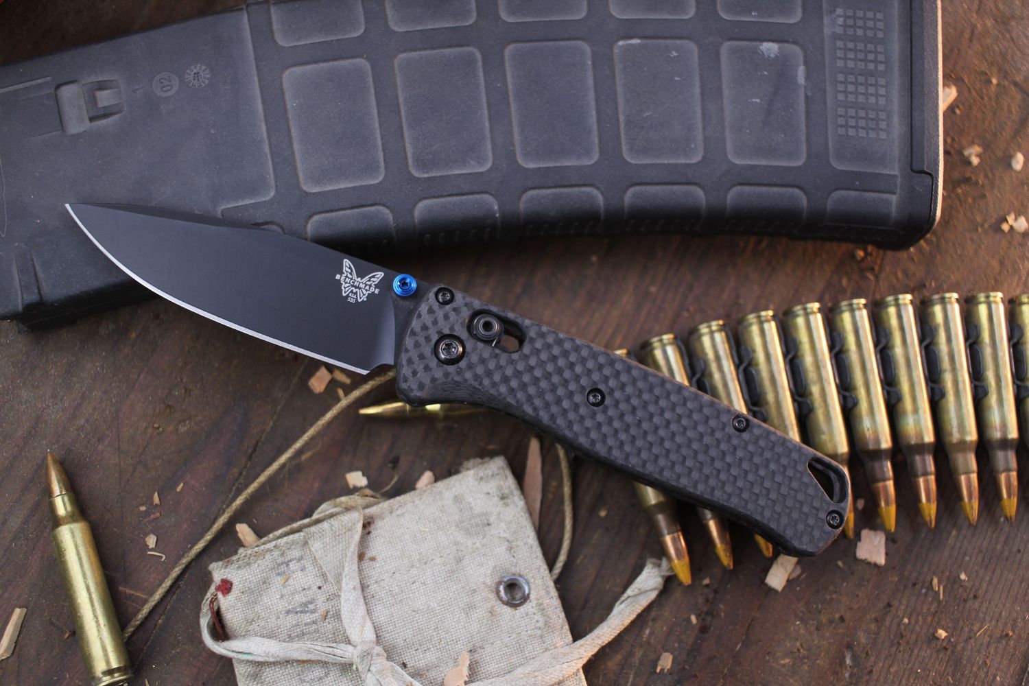 Benchmade Bugout 3.24&quot; AXIS Lock Knife / Flytanium Carbon Fiber / Black S30V ( Pre Owned )