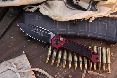 Microtech LUDT Gen III S/E 3.45&quot; AUTO Folder / Merlot Aluminum &amp; 3M Traction Tape Inserts / Two Tone M390MK ( Pre Owned )