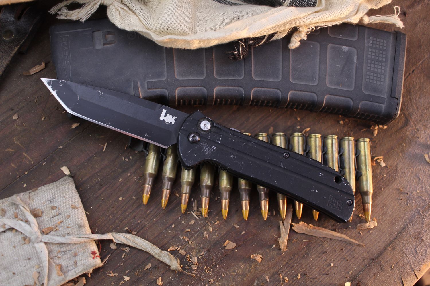 H&amp;K Entourage 3.74&quot; Button Lock Auto Folder / Black Aluminum / Black Tanto D2 ( Pre Owned )