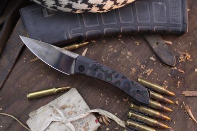 Kizer Mini Momo 3.2&quot; Front Flipper / 80&#39;s Camo Carbon Fiber / Polished DLC S35VN ( Pre Owned )