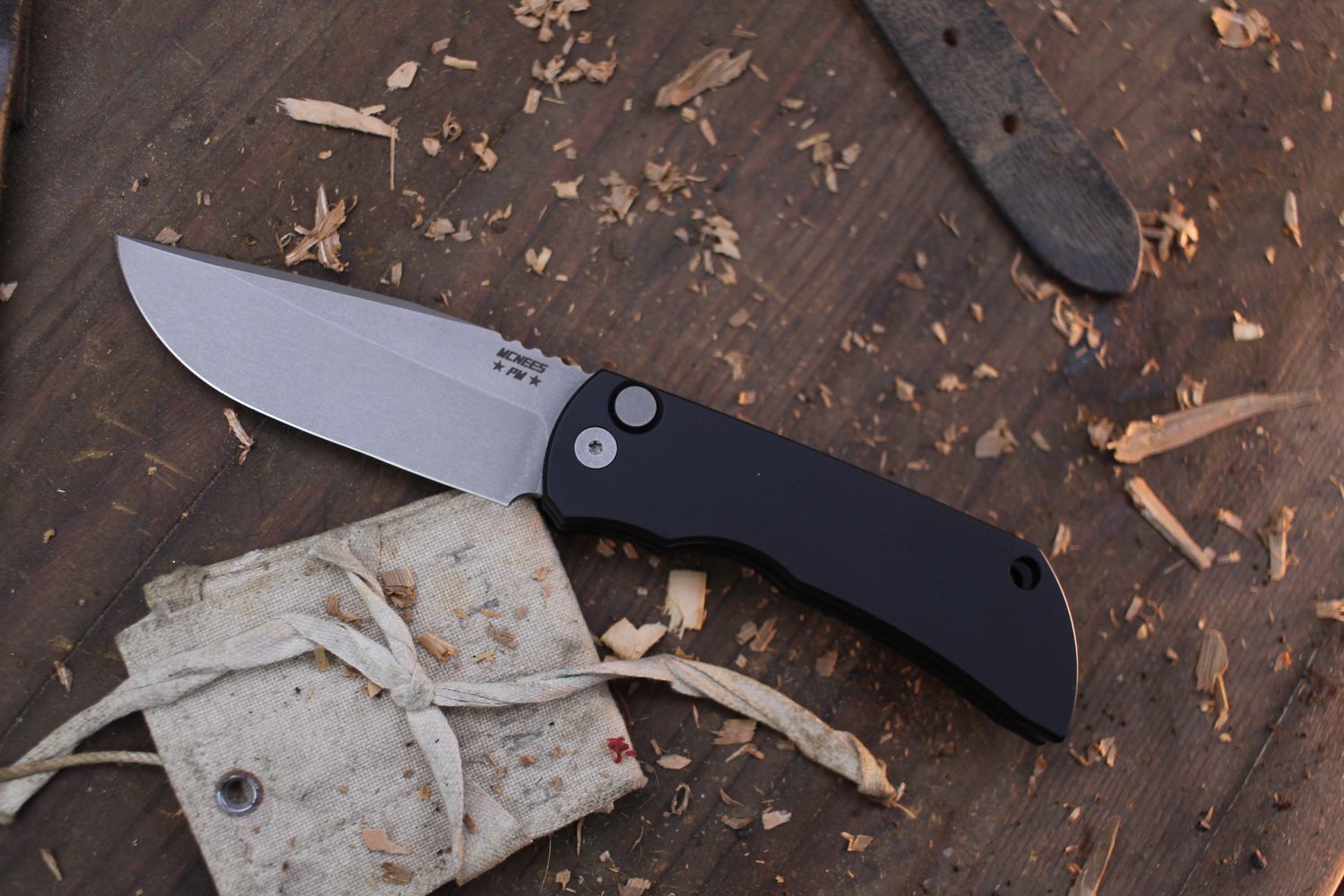 Mcnees Custom Knives Mac 2 3.5&quot; AUTO Plungelock Folder / Black Aluminum / Stonewashed Magnacut Drop Point ( Pre Owned )