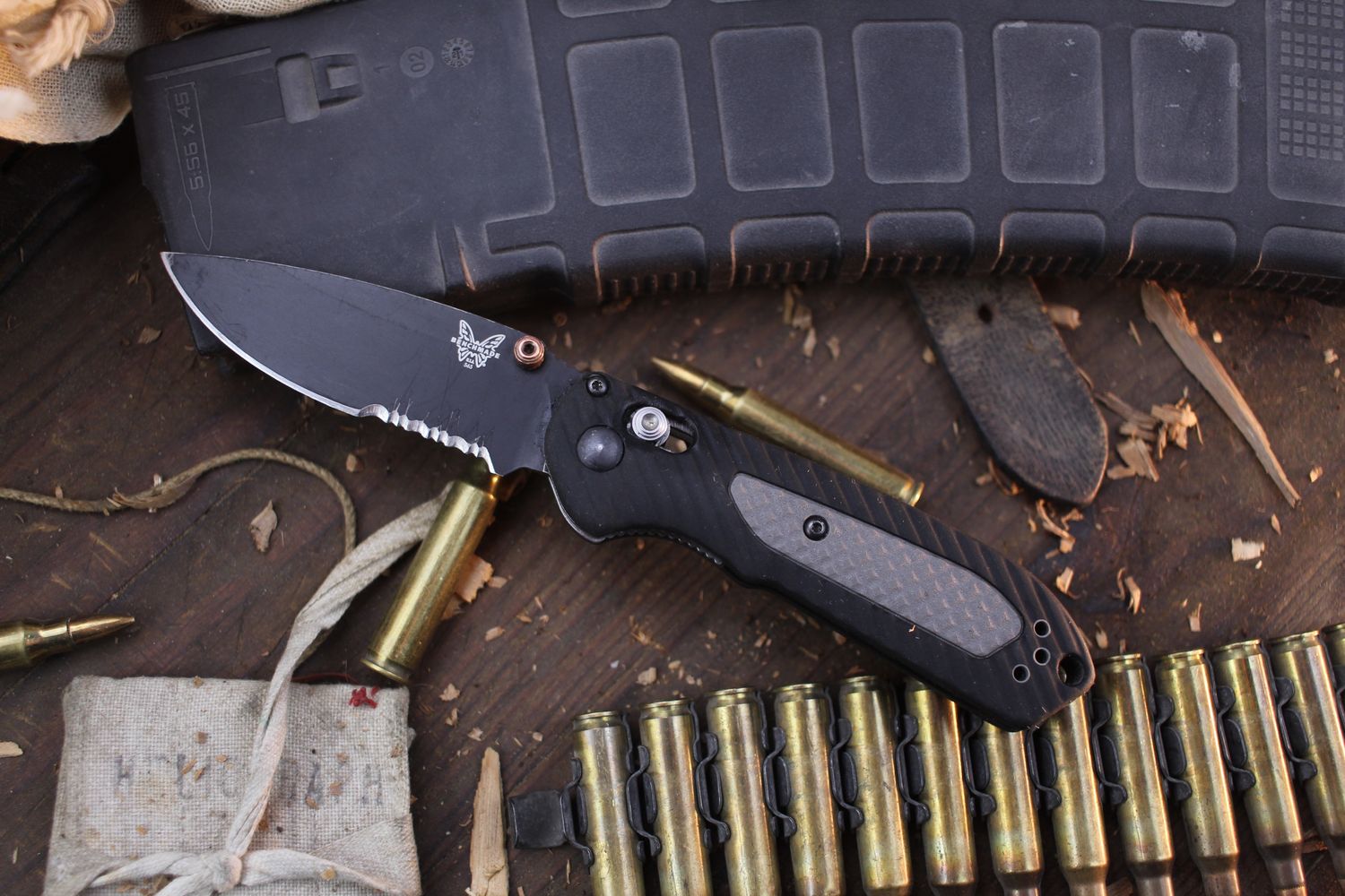 Benchmade Mini Freek 3&quot; AXIS Lock Folder / Black Rubber &amp; Grey G-10 / Black Serrated S30V ( Pre Owned )