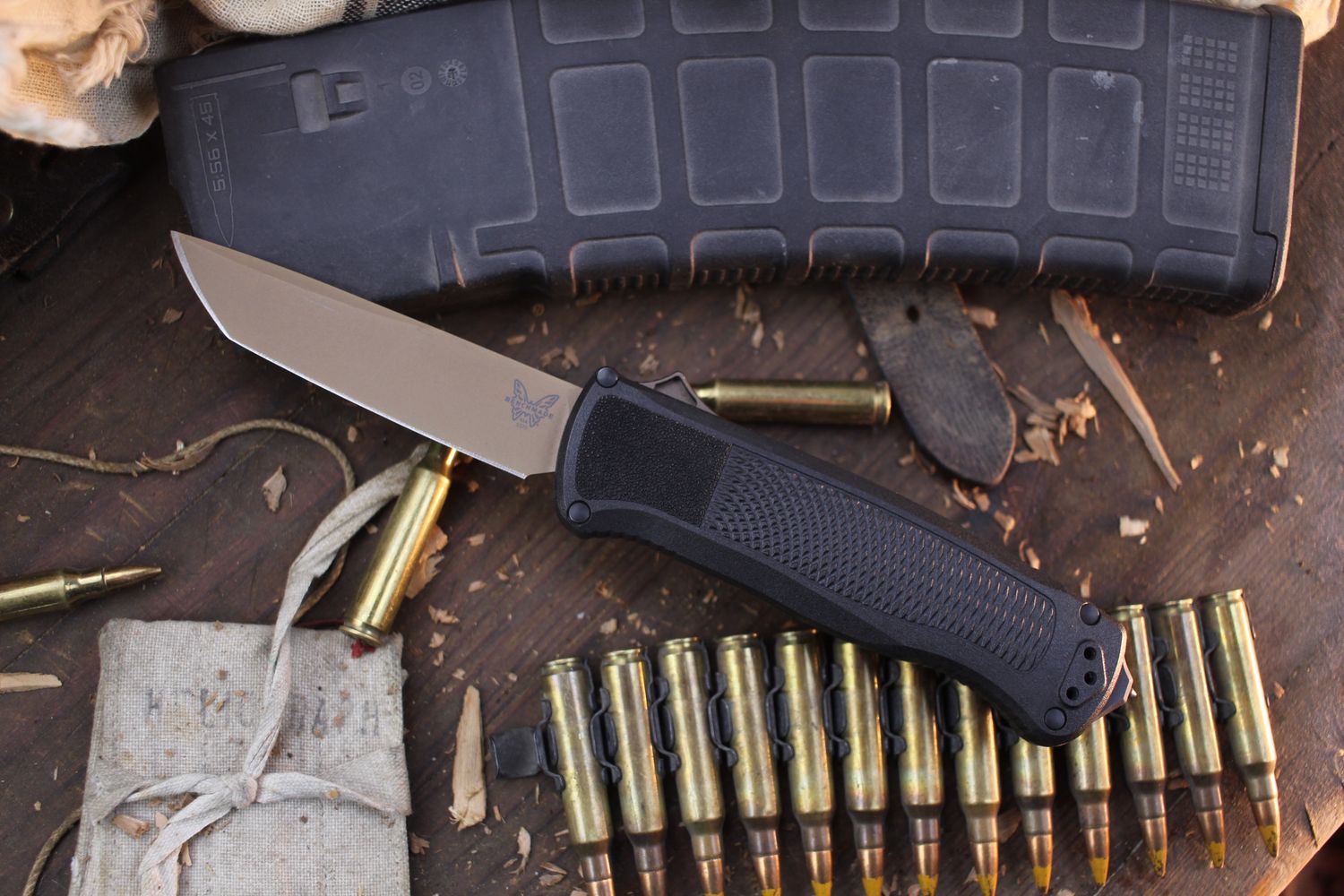 Benchmade Shootout D/A 3.5&quot; OTF Automatic / Black CF-Elite / Flat Earth PVD CPM Cru-Wear ( Pre Owned )