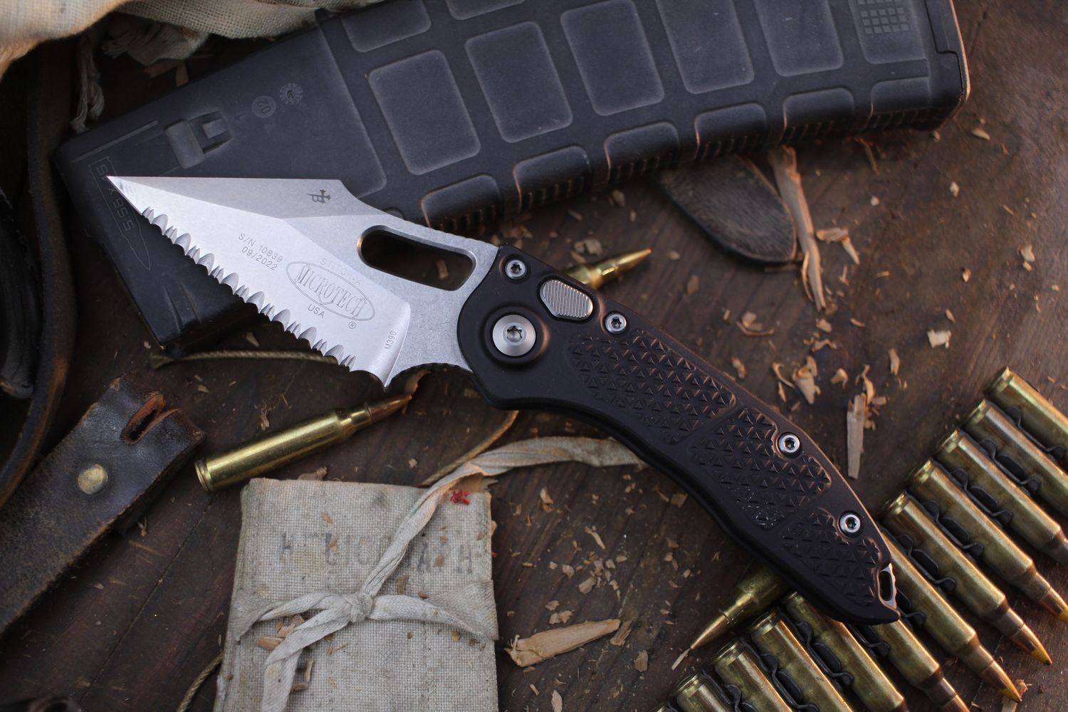 Microtech Stitch 3.75&quot; Automatic Button Lock Folder / Black Aluminum / Stonewashed Full Serrated ( Pre Owned )