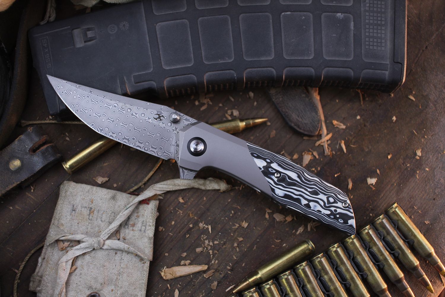 Kansept Deadite 3.52&quot; Framelock Folder / Black &amp; White Carbon Fiber / Damascus