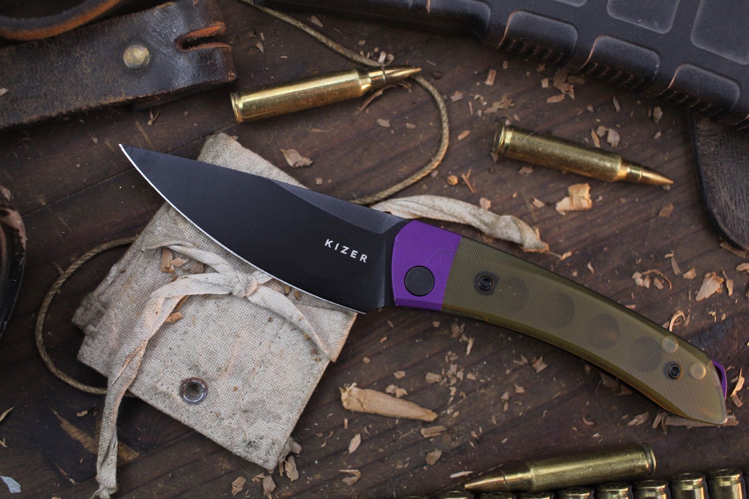 Kizer Mini Momo 3.2&quot; Linerlock Front Flipper / Purple Aluminum &amp; Ultem / Black Nitro-V ( Pre Owned )