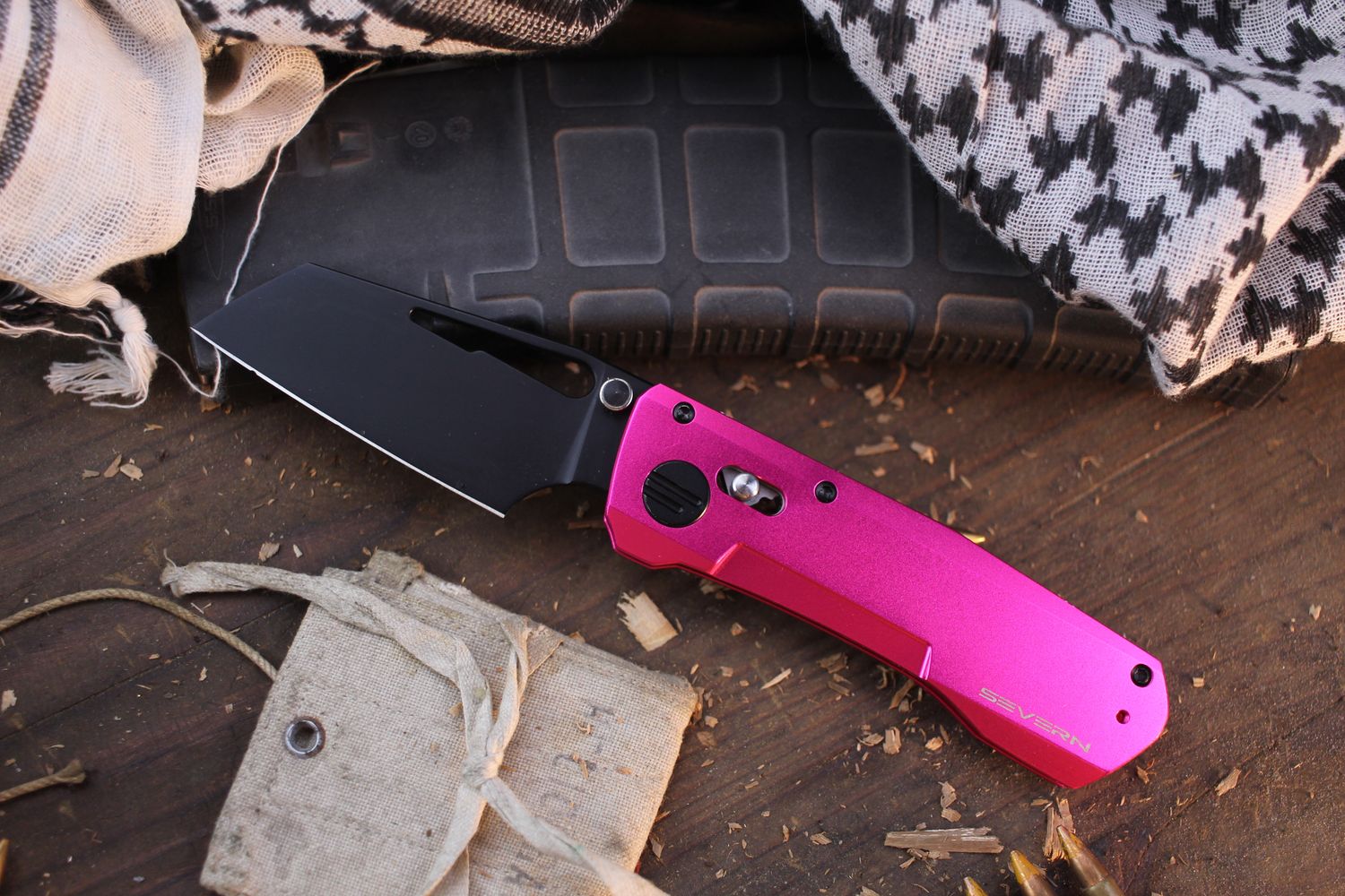 Winterblade Severn 3.25&quot; Stealth Lock Folder / Pink Aluminum / Black S35VN ( Pre Owned )