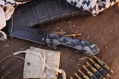 Kizer Huldra 3.2&quot; Linerlock Flipper / Great Wave Engraved Titanium / Blackwashed S35VN ( Pre Owned )