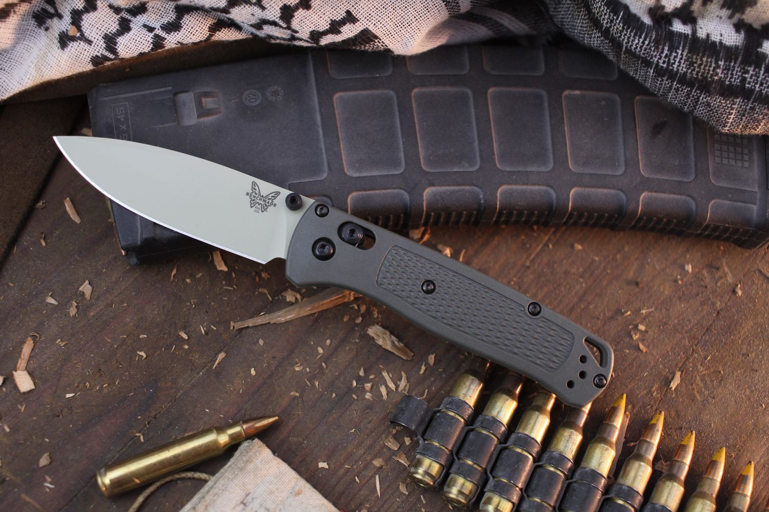 Benchmade Bugout 3.24&quot; AXIS Lock Folder / Dark Olive Grivory / Desert Verde Cerakote S30V