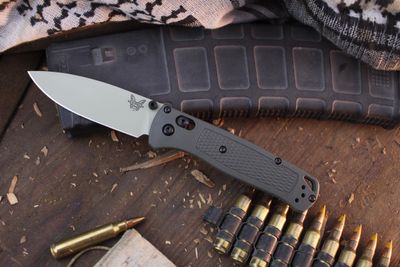 Benchmade Bugout 3.24&quot; AXIS Lock Folder / Dark Olive Grivory / Desert Verde Cerakote S30V