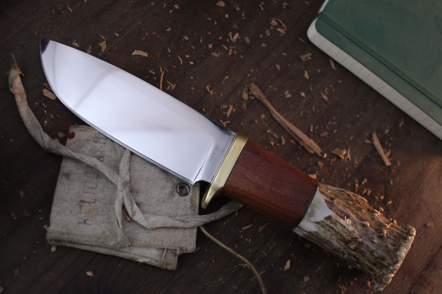 David Reed Groß Jager Messer 4.75&quot; Fixed Blade / Elk Antler &amp; Mahogany With Brass Single guard / Satin Drop Point D2
