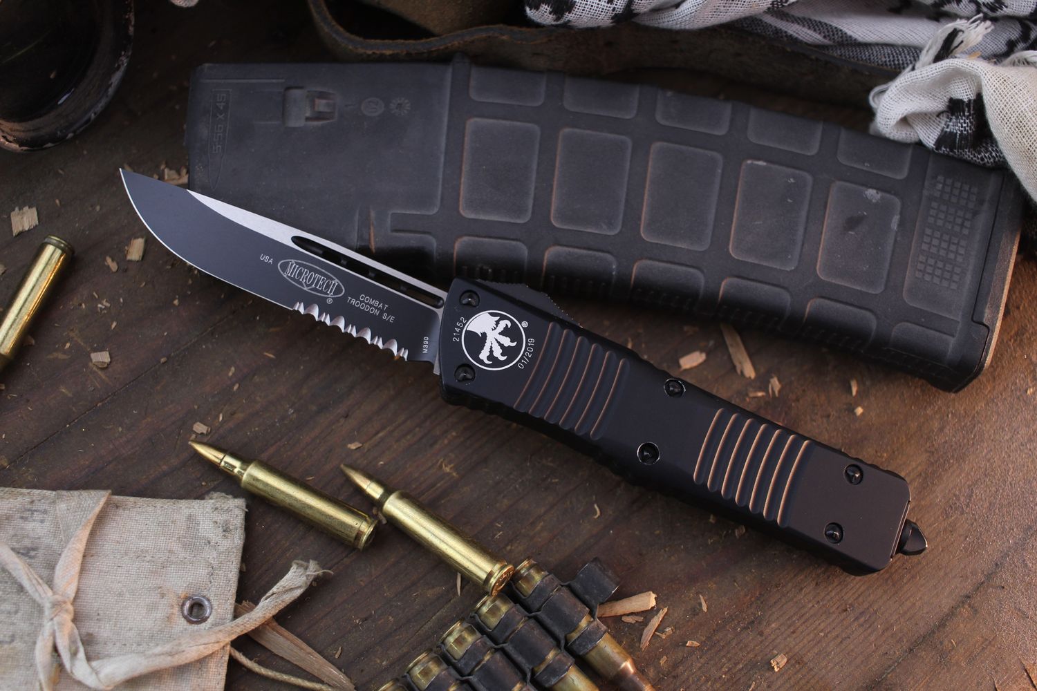 Microtech Combat Troodon S/E 3.8&quot; OTF Automatic Knife / Black Aluminum / Black Serrated ( Pre Owned )