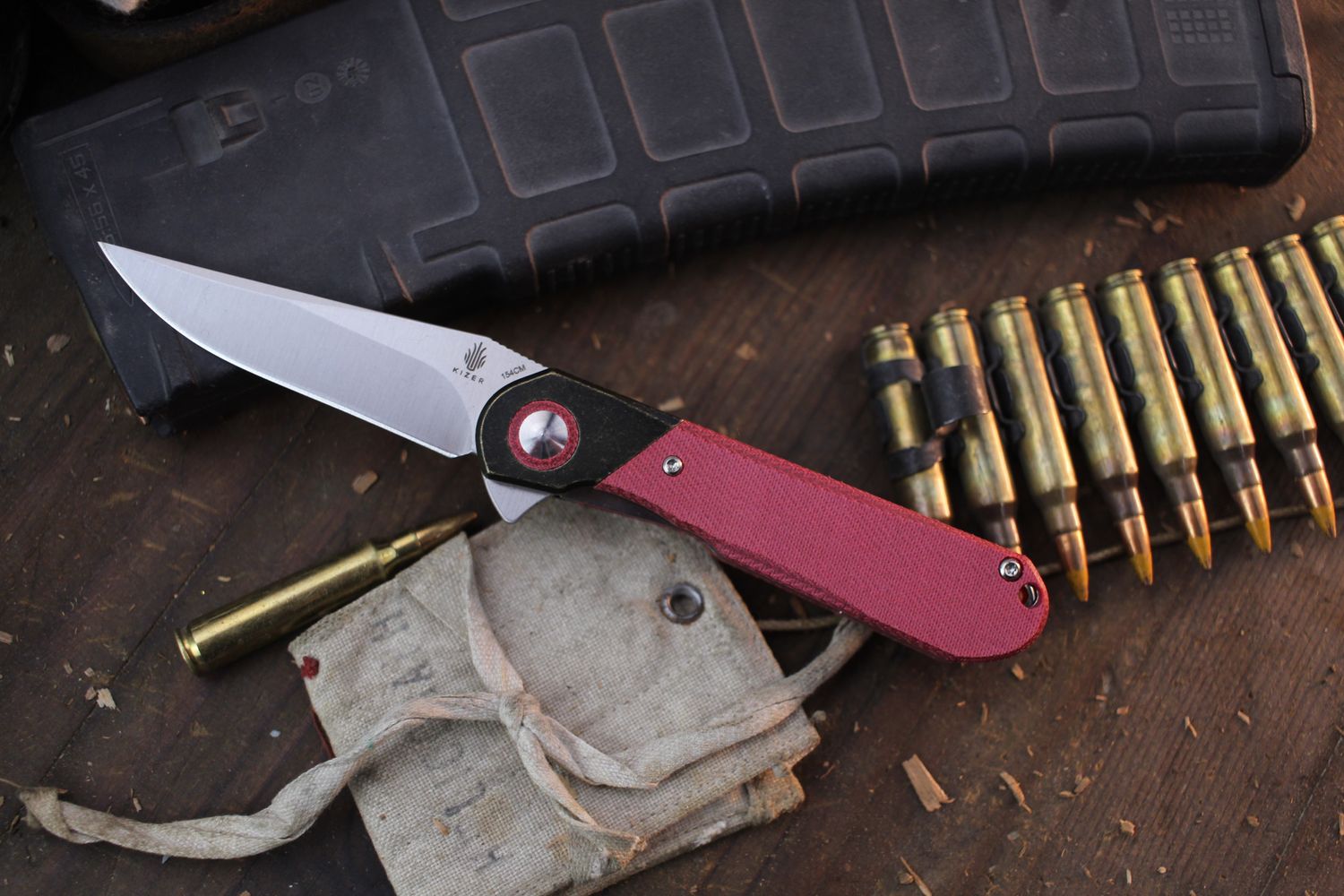 Kizer Paul Munko Comet 2.87” Linerlock Folder / Red Denim Micarta &amp; Brass / Satin 154CM