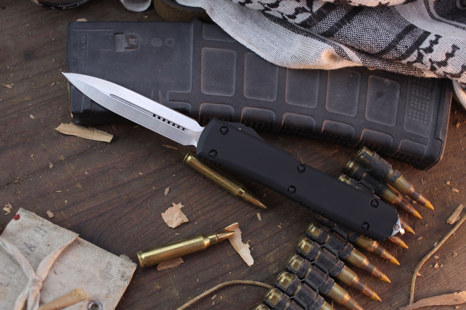 Microtech Ultratech D/E 3.4&quot; OTF Auto / Black Cerakote Aluminum / Satin ( Pre Owned )