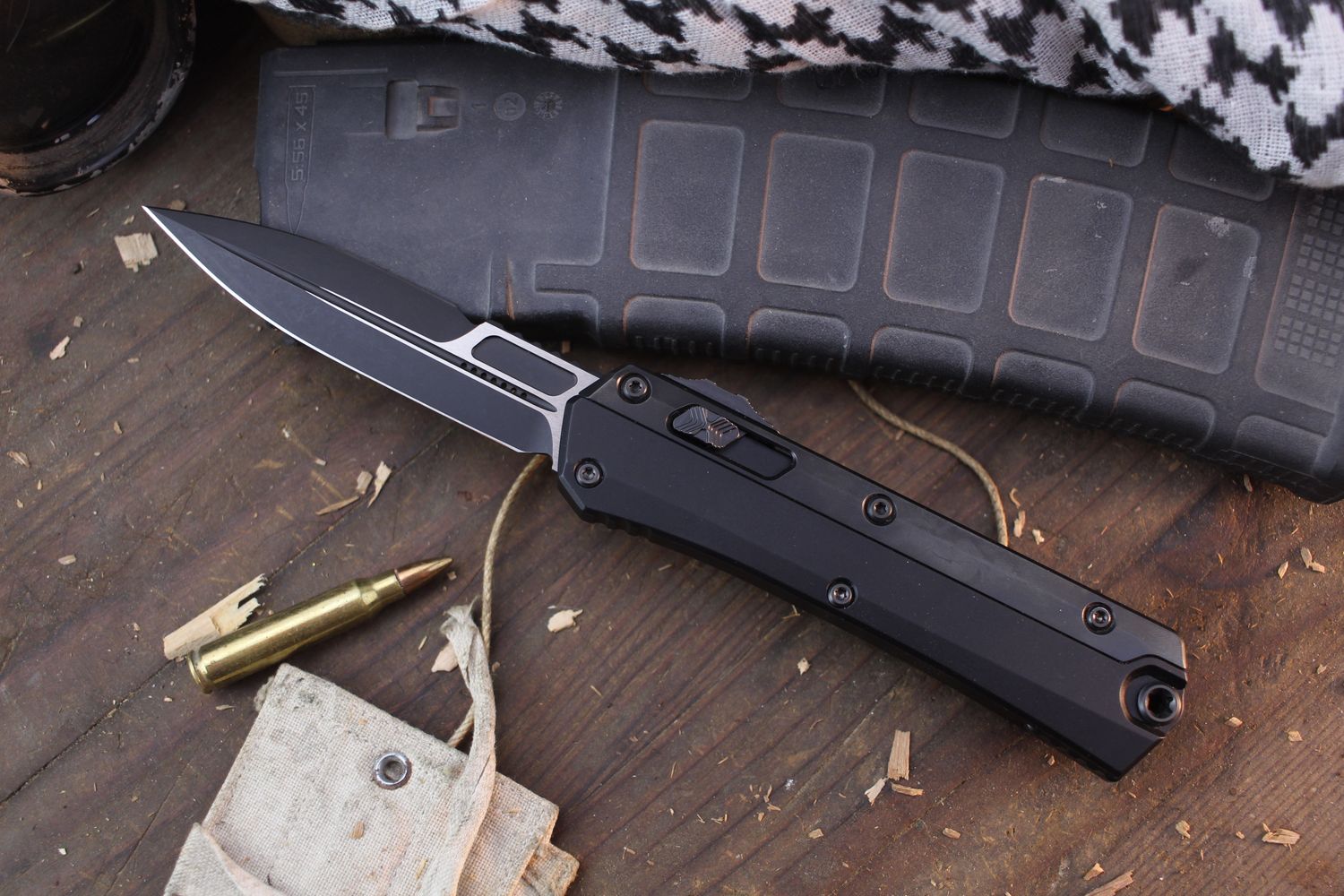 Microtech Glykon Shadow 3.75&quot; OTF AUTO / Black DLC Aluminum &amp; Titanium Overlay / Black DLC Two Tone Bayonet ( Pre Owned )