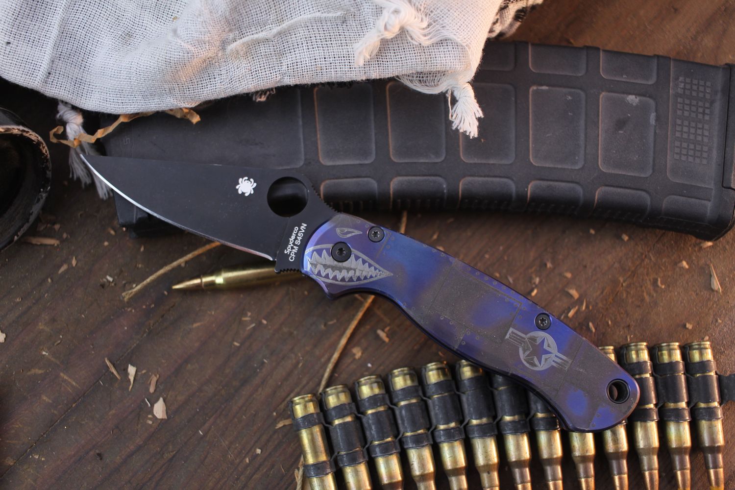 Spyderco Paramilitary 2 3.4&quot; Compression Lock Folder / WWII Fighter Anodized Titanium / Black S45VN ( Pre Owned )