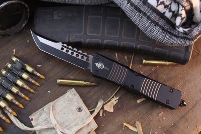 Microtech Signature Series Combat Troodon Hellhound 3.75&quot; OTF Auto / Black Aluminum / Two Tone