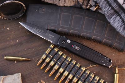 Gerber Covert 3.8&quot; Button Lock Auto Folder / Black Aluminum / S30V Black Serrated ( Pre Owned )