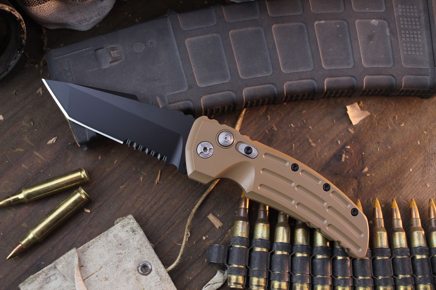 Hogue EX-A01 3.5&quot; D/E Button Lock Auto Folder / Desert Tan Cerakote Aluminum / Black Serrated 154CM ( Pre Owned )