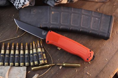 Benchmade Limited Edition Shootout 3.51&quot; OTF Auto / Mesa Red Grivory / Black CruWear ( Pre owned )