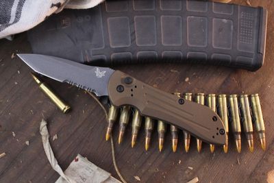 Benchmade Auto-Stryker 2.95&quot; Button Lock Auto / Burnt Bronze Aluminum / Cobalt Cerakote Serrated 154CM ( Pre Owned )