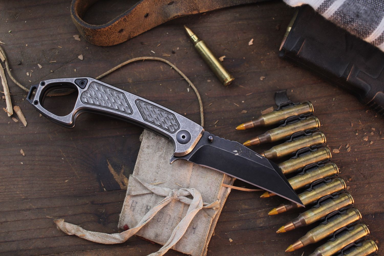 Half Face Blade SHPOS Gen 3 3&quot; Karambit Flipper / Monolithic Titanium Handle / Black Nitride S45VN ( Pre Owned )