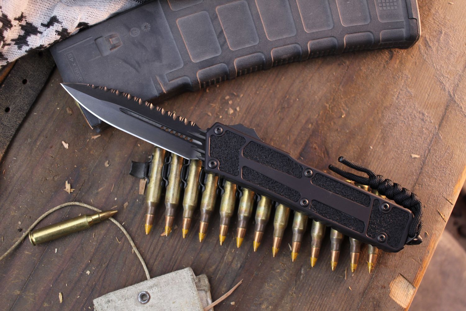 Microtech Signature Series Scarab II Shadow D/E 3.95&quot; OTF AUTO / Black Aluminum &amp; Traction Inserts / Black Serrated ( Pre Owned