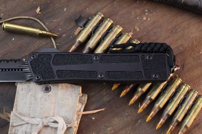 Microtech Signature Series Scarab II Shadow D/E 3.95&quot; OTF AUTO / Black Aluminum &amp; Traction Inserts / Black Serrated ( Pre Owned