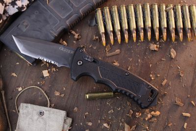 Gerber DMF 3.5" Crossbar Lock Auto Folder / Black G-10 / Black Serrated S30V ( Pre Owned )