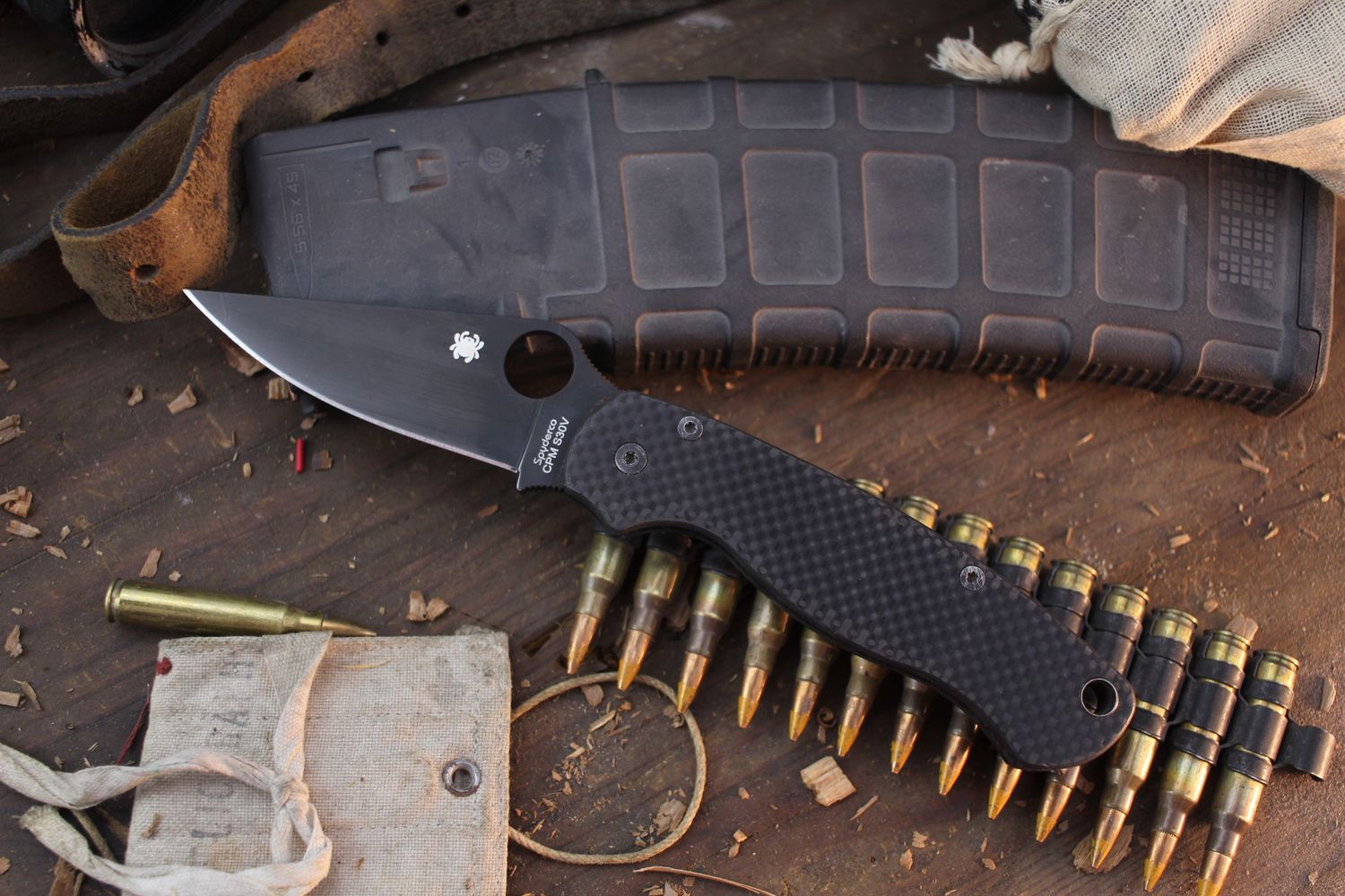 Spyderco Paramilitary 2 3.4&quot; Compression Lock Folder / Flytanium Carbon Fiber / Black S30V ( Pre Owned )