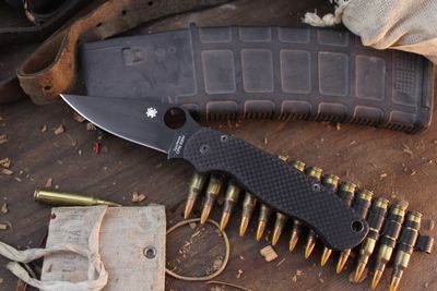 Spyderco Paramilitary 2 3.4" Compression Lock Folder / Flytanium Carbon Fiber / Black S30V ( Pre Owned )