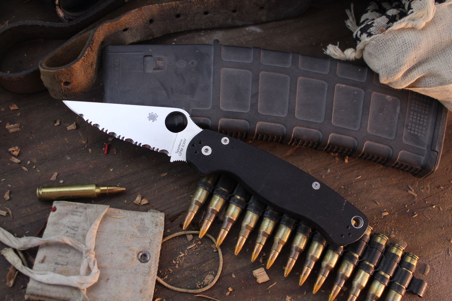 Spyderco Paramilitary 2 3.4&quot; Compression Lock Folder / Black G-10 / Full Serrated S30V ( Pre Owned )